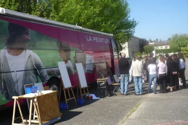 Le bus « La Peinture, mon Futur ! » passe en Auvergne du 30 septembre au 15 novembre