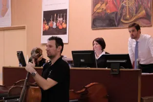 Un violoncelle du XIXe siècle vendu 78.000 € aux enchères