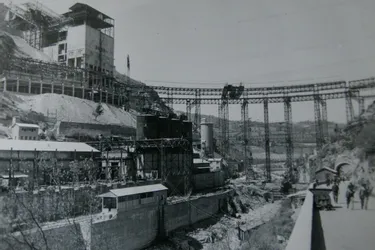 La construction du barrage se raconte en photographies à la Halle au blé