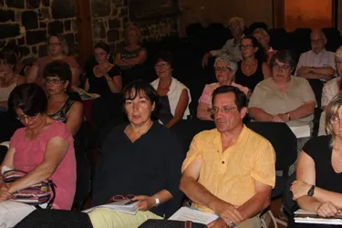 Bénévoles et adhérents de l’Apajh réunis fin 2015, dans un nouveau local, au Puy-en-Velay