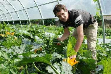 Rémi Bergot propose à la vente des légumes cultivés dans son jardin