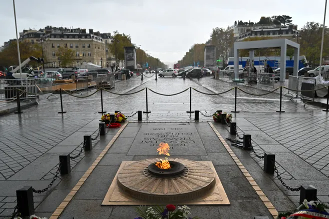 arc de triomphe cigarette La justice saisie après la vidéo d'un homme allumant sa cigarette avec la  flamme du Soldat inconnu