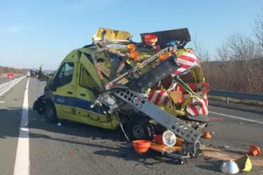 Un véhicule d'intervention percuté sur l'A89 en Dordogne, un blessé léger