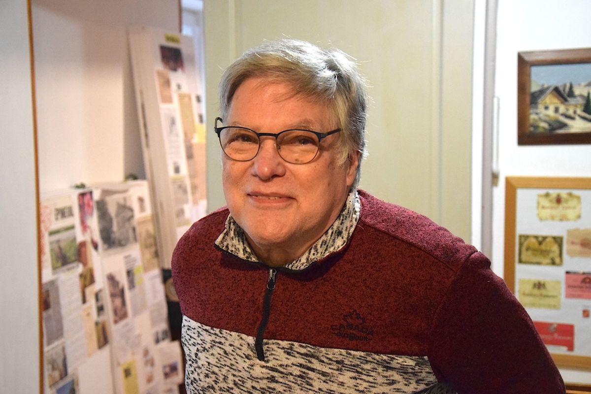 bernard-beau-propose-une-r-trospective-de-la-vie-du-village-l-yonne