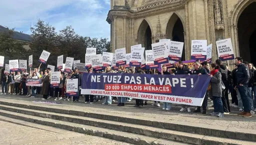 20.000 emplois sont en danger" : la filire de la vape manifeste  Orlans  pour dnoncer "un scandale" - La Rpublique du Centre