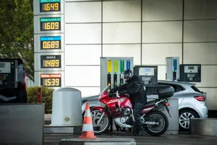 Face à des prix du gasoil et de l'essence à des niveaux records, le chèque carburant fait son chemin
