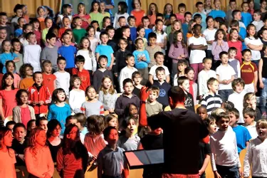 Cinq cents enfants chantent l’Irlande