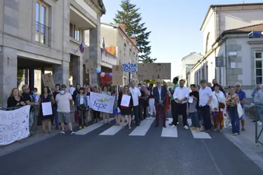 Les parents d'élèves du groupe scolaire Henri-Pourrat, à Ambert, de nouveau mobilisés contre la fermeture d'une classe