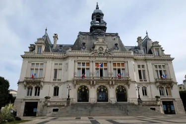 Municipales : un ancien sous-préfet et un grand patron sur la liste du maire sortant de Vichy Frédéric Aguilera