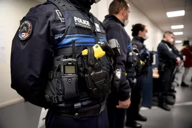 La police municipale de Clermont-Ferrand désormais équipée de pistolets à impulsion électrique
