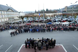 Une minute de silence observée devant la mairie de Guéret ce lundi à midi
