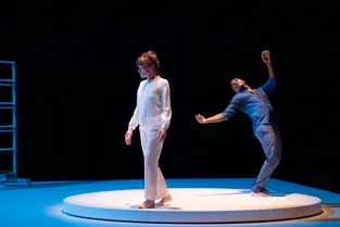 La romancière Nancy Huston dansera sur la scène du théâtre de Brive (Corrèze) lundi 28 septembre aux côtés du chorégraphe Salia Sanou