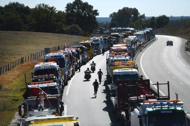 Avec 491 véhicules, Moulins pulvérise le record du monde de la plus grande parade de dépanneuses