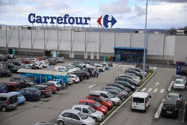 Le groupe Carrefour va céder deux magasins en Creuse : l’hypermarché de Guéret et le supermarché de La Souterraine