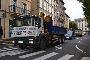 Les artisans du bâtiment bloquent les rues en Auvergne
