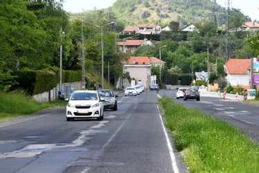 L'avenue du Mont-Dore à Ceyrat (Puy-de-Dôme) : une des pires voies de l'agglomération clermontoise