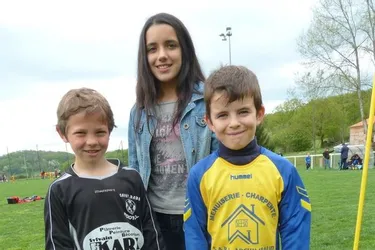Élisa Daupeux, Saint-Babeloise âgée de 14 ans, assouvit sa passion du ballon rond en étant arbitre