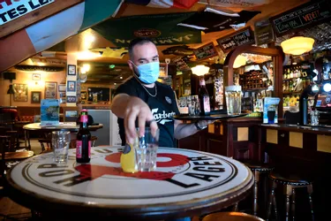 A Clermont-Ferrand, les bars, soulagés de pouvoir rouvrir mardi 2 juin, organisent leur reprise