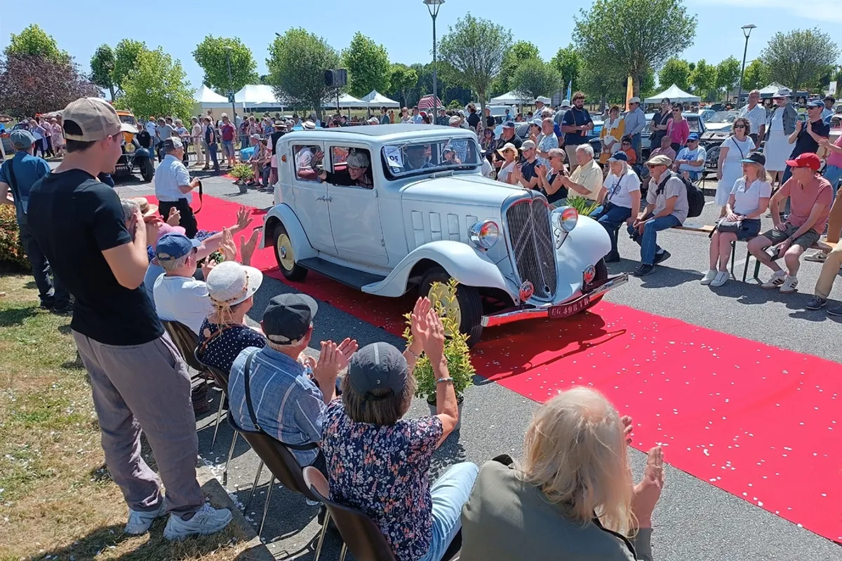 Succès du rassemblement rétro au Coudray avec défilé de mode et concours d'élégance
