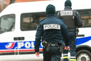 Il menace les policiers avec un révolver, sur le parking d'une résidence, à Gerzat (Puy-de-Dôme)