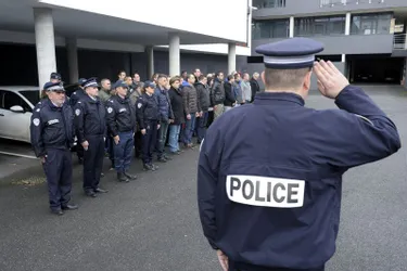 Charlie Hebdo : hommage des policiers moulinois
