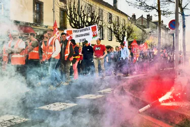 La CGT rassemble 230 manifestants à Aurillac : « Il n'y a que les élus qui peuvent nous sauver »