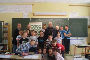 Les élèves à l’école du jeu d’échecs