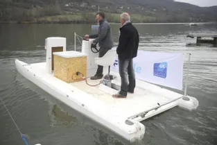 Le club CSNB dispose d’un bateau au moteur électrique