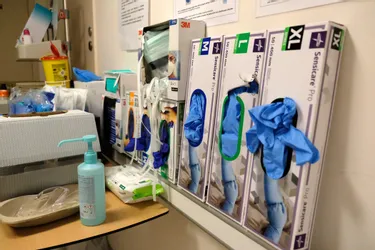 10.000 masques offerts à l'hôpital de Saint-Flour après un appel aux dons lancé sur la page Facebook de La Montagne