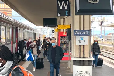 Les trains de Paris en direction de Clermont-Ferrand pris d'assaut à quelques heures du reconfinement