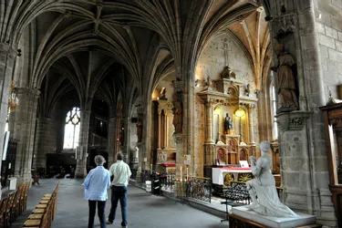Les curiosités de la cathédrale de Moulins (Allier)