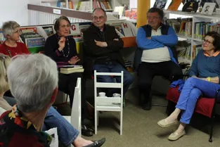 Un café littéraire rassemble les passionnés de livres à Châtel-Guyon