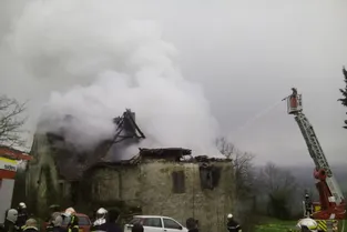 Une maison de 250 m² en partie détruite par le feu à Crauffon