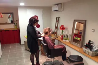 Un salon de coiffure a ouvert ses portes