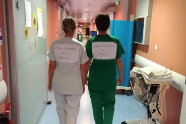 Pourquoi les sages-femmes de l'hôpital de Moulins (Allier) sont-elles en grève ?