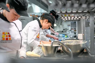 Élysée, Quai d'Orsay... Comment ces élèves d'Aurillac ont réussi à se faire une place dans des cuisines prestigieuses ?