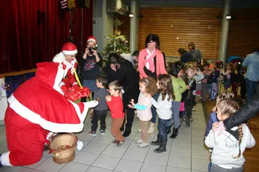 400 enfants au Noël de l’Amicale laïque
