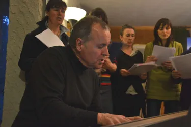 Bertrand Laguës et la chorale Archipel, installés à Perrier, sont à la recherche de nouvelles voix