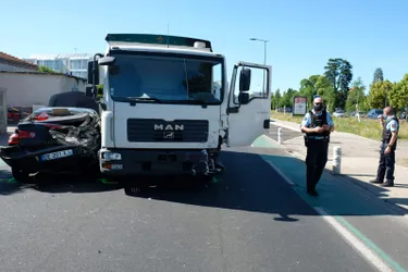 Le trafic perturbé sur les boulevards d'Issoire (Puy-de-Dôme) après un accident de la route