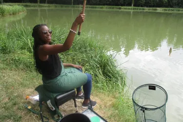 Des cours de pêche sont proposés pour initier les jeunes gens au plaisir de ce loisir