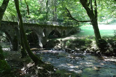À Laguenne (Corrèze), un rare aqueduc enjambe la Saint-Bonnette
