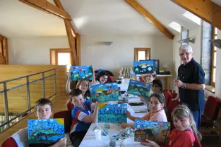 Les enfants se sont initiés à la peinture