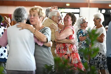 Les thés dansants organisés par la ville ont toujours la cote auprès des seniors