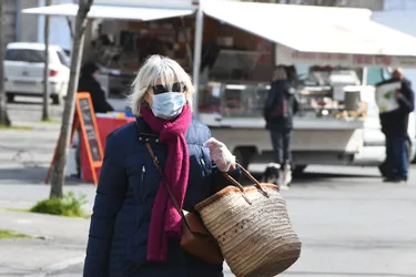 Françoise Garcin, pharmacienne-microbiologiste à Clermont-Ferrand : " Il vaut mieux des mains propres que des gants sales !"