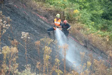 Un feu de broussaille embrase la casse auto à Fontanières (Creuse)