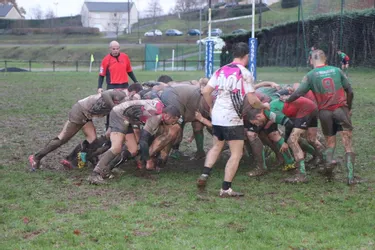 Les deux équipes de rugby face à Beaulieu sur leur terrain