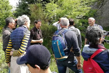 Une vingtaine de participants à la découverte de la nature autour du village de Charraix