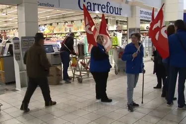 Les salariés de Carrefour en grève à Riom : "Il n'y a rien de bon dans ce plan"