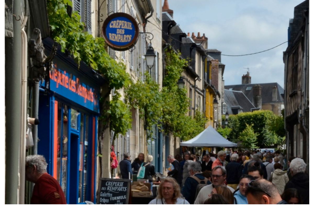 Les puces font leur retour rue Bourbonnoux, à Bourges, ce samedi