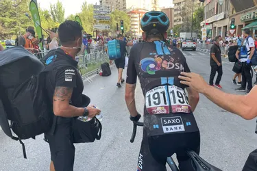 Vuelta (5e étape) : Romain Bardet (Team DSM) chute et finit très attardé à Albacete